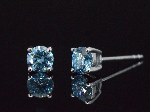 Witgouden oorbellen met blauwe diamanten 0.50 carat - afbeelding 1 van  9