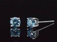 Witgouden oorbellen met blauwe diamanten 0.50 carat