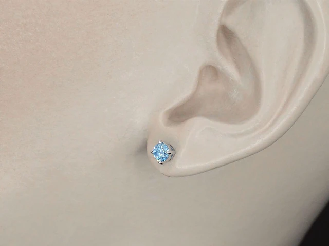 Witgouden oorbellen met blauwe diamanten 0.50 carat - afbeelding 2 van  9