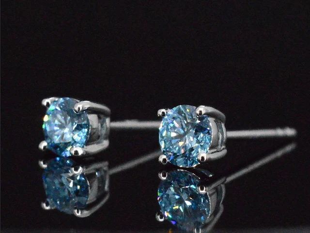 Witgouden oorbellen met blauwe diamanten 0.50 carat - afbeelding 4 van  9