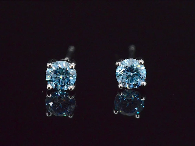 Witgouden oorbellen met blauwe diamanten 0.50 carat - afbeelding 7 van  9