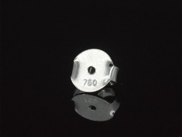Witgouden oorbellen met blauwe diamanten 0.50 carat - afbeelding 9 van  9