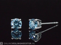 Witgouden oorbellen met blauwe diamanten 0.50 carat - afbeelding 1 van  9