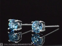Witgouden oorbellen met blauwe diamanten 0.50 carat - afbeelding 4 van  9