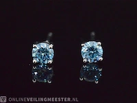 Witgouden oorbellen met blauwe diamanten 0.50 carat - afbeelding 7 van  9