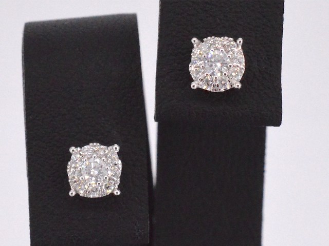 Witgouden oorbellen met briljant geslepen diamanten - afbeelding 1 van  11