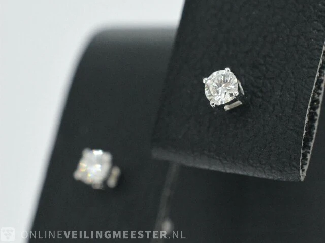 Witgouden oorbellen met diamant - afbeelding 6 van  10