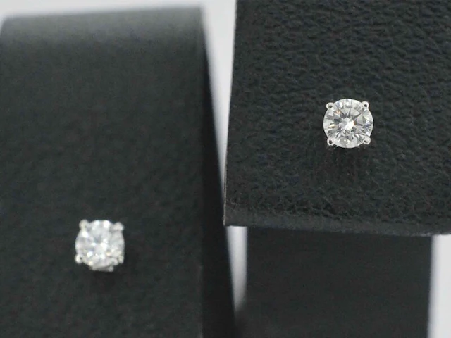 Witgouden oorbellen met diamant - afbeelding 1 van  11