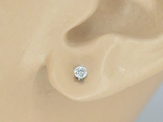 Witgouden oorbellen met diamant - afbeelding 4 van  11