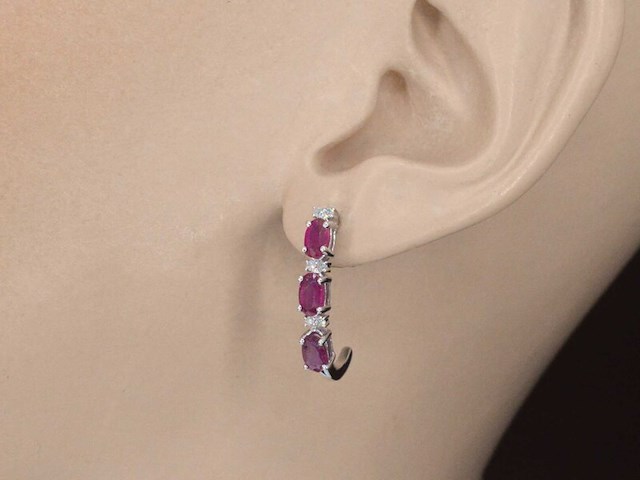 Witgouden oorbellen met diamanten en robijn - afbeelding 2 van  9