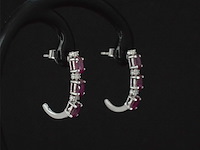 Witgouden oorbellen met diamanten en robijn - afbeelding 3 van  9