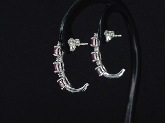 Witgouden oorbellen met diamanten en robijn - afbeelding 4 van  9