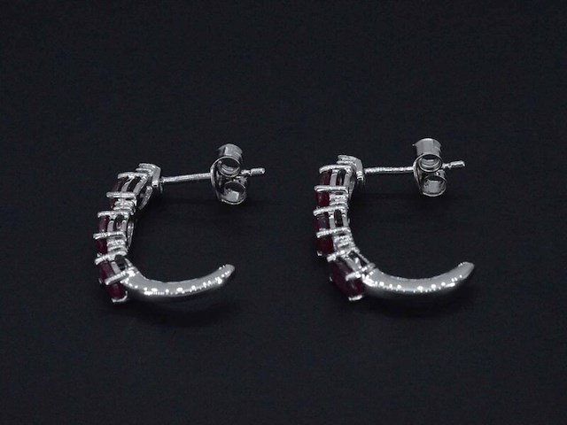 Witgouden oorbellen met diamanten en robijn - afbeelding 5 van  9