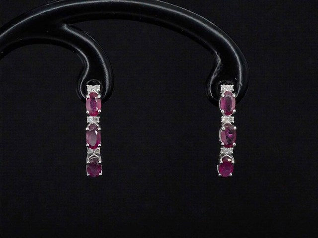 Witgouden oorbellen met diamanten en robijn - afbeelding 6 van  9