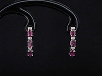 Witgouden oorbellen met diamanten en robijn - afbeelding 6 van  9