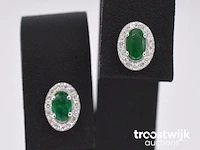 Witgouden oorbellen met diamanten en smaragd - afbeelding 1 van  6