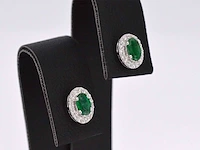Witgouden oorbellen met diamanten en smaragd - afbeelding 5 van  7