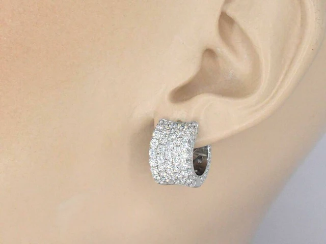 Witgouden oorbellen met diamanten - afbeelding 6 van  13