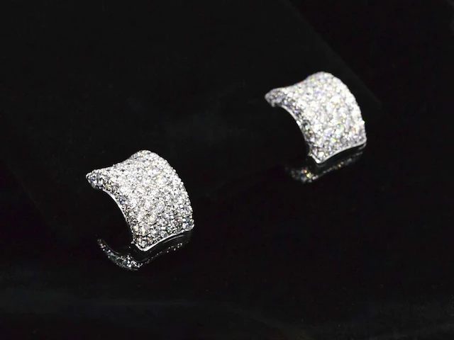 Witgouden oorbellen met diamanten - afbeelding 8 van  13