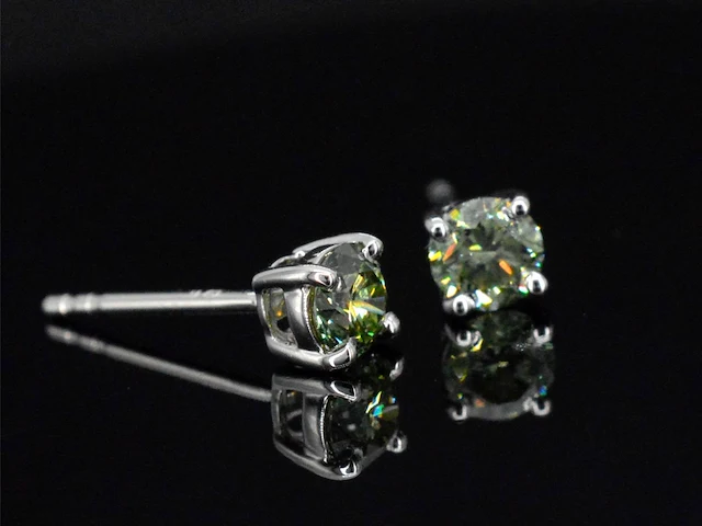 Witgouden oorbellen met groene diamanten 0.50 carat - afbeelding 1 van  9