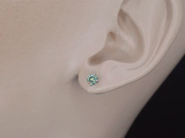 Witgouden oorbellen met groene diamanten 0.50 carat - afbeelding 2 van  9