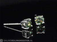 Witgouden oorbellen met groene diamanten 0.50 carat