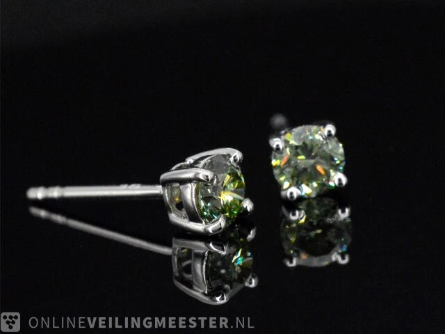 Witgouden oorbellen met groene diamanten 0.50 carat - afbeelding 1 van  8