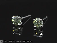 Witgouden oorbellen met groene diamanten 0.50 carat - afbeelding 3 van  8
