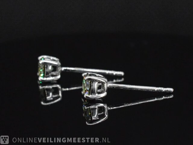 Witgouden oorbellen met groene diamanten 0.50 carat - afbeelding 5 van  8