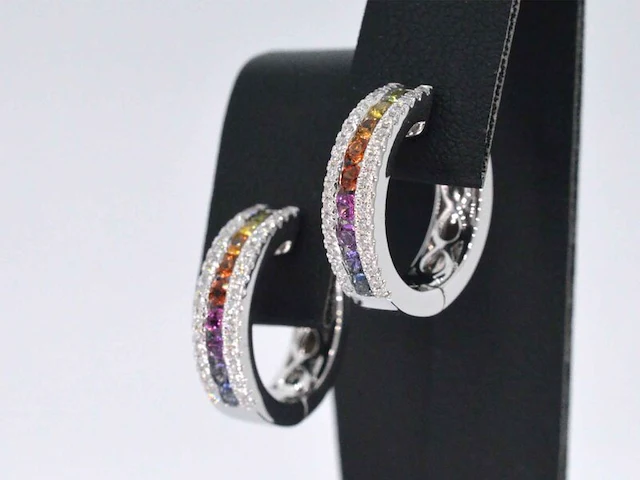 Witgouden oorbellen met multi colour saffieren en diamanten - afbeelding 3 van  7