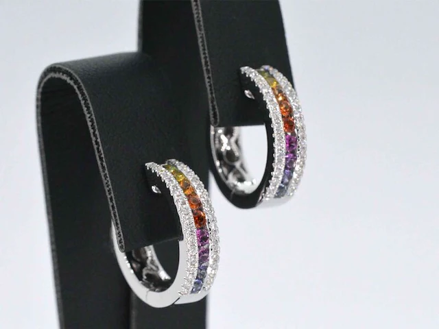 Witgouden oorbellen met multi colour saffieren en diamanten - afbeelding 4 van  7