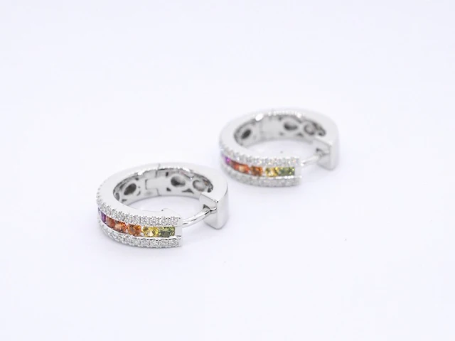 Witgouden oorbellen met multi colour saffieren en diamanten - afbeelding 6 van  7