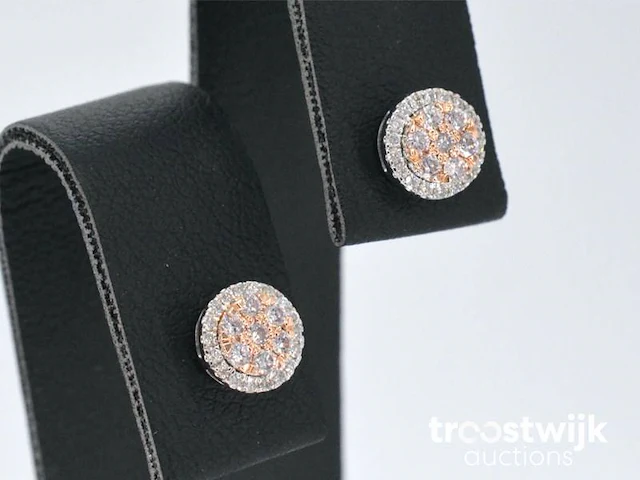 Witgouden oorbellen met natuurlijke roze en witte diamant - afbeelding 4 van  7