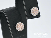 Witgouden oorbellen met natuurlijke roze en witte diamant - afbeelding 4 van  7