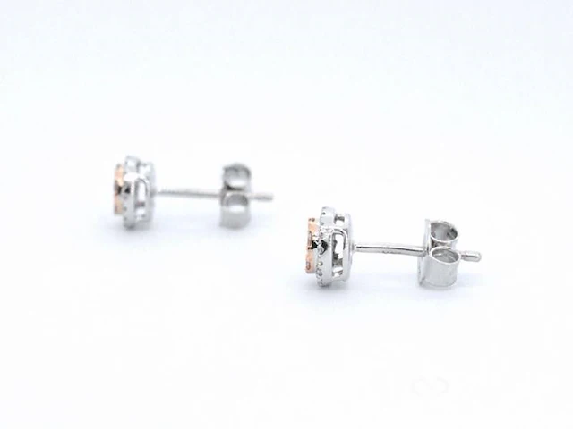 Witgouden oorbellen met natuurlijke roze en witte diamant - afbeelding 6 van  7