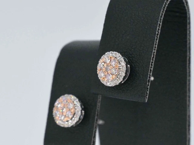 Witgouden oorbellen met natuurlijke roze en witte diamant - afbeelding 3 van  9