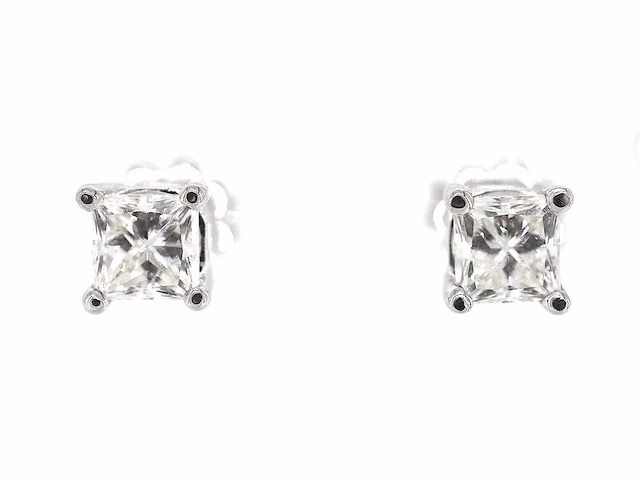 Witgouden oorbellen met princess geslepen diamanten 1.47 carat - afbeelding 1 van  9