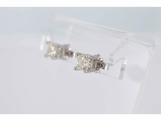 Witgouden oorbellen met princess geslepen diamanten 1.47 carat - afbeelding 3 van  9