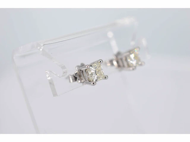 Witgouden oorbellen met princess geslepen diamanten 1.47 carat - afbeelding 4 van  9