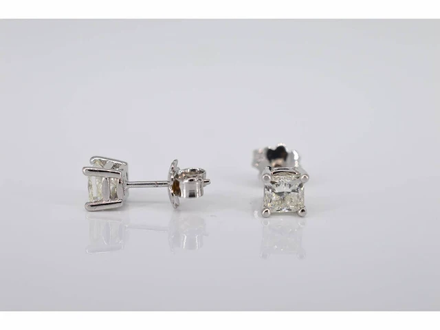 Witgouden oorbellen met princess geslepen diamanten 1.47 carat - afbeelding 6 van  9
