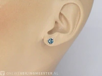 Witgouden oorbellen met topaas - afbeelding 3 van  10