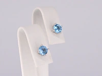 Witgouden oorbellen met topaas - afbeelding 4 van  10