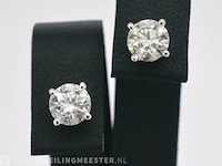 Witgouden oorbellen met twee solitaire diamanten 2.00 carat totaal - afbeelding 1 van  9