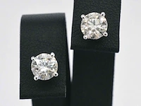 Witgouden oorbellen met twee solitaire diamanten 2.00 carat totaal - afbeelding 1 van  11