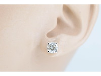 Witgouden oorbellen met twee solitaire diamanten van 1.00 carat totaal - afbeelding 2 van  4