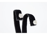 Witgouden oorbellen met twee solitaire diamanten van 1.00 carat totaal - afbeelding 4 van  4