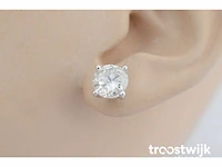 Witgouden oorbellen met twee solitaire diamanten van 2.25 carat totaal - afbeelding 2 van  4