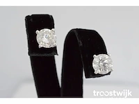 Witgouden oorbellen met twee solitaire diamanten van 2.25 carat totaal - afbeelding 3 van  4