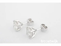 Witgouden oorbellen met twee solitaire diamanten van 2.25 carat totaal - afbeelding 4 van  4