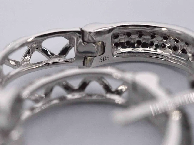 Witgouden oorbellen met zwarte diamant - afbeelding 11 van  11